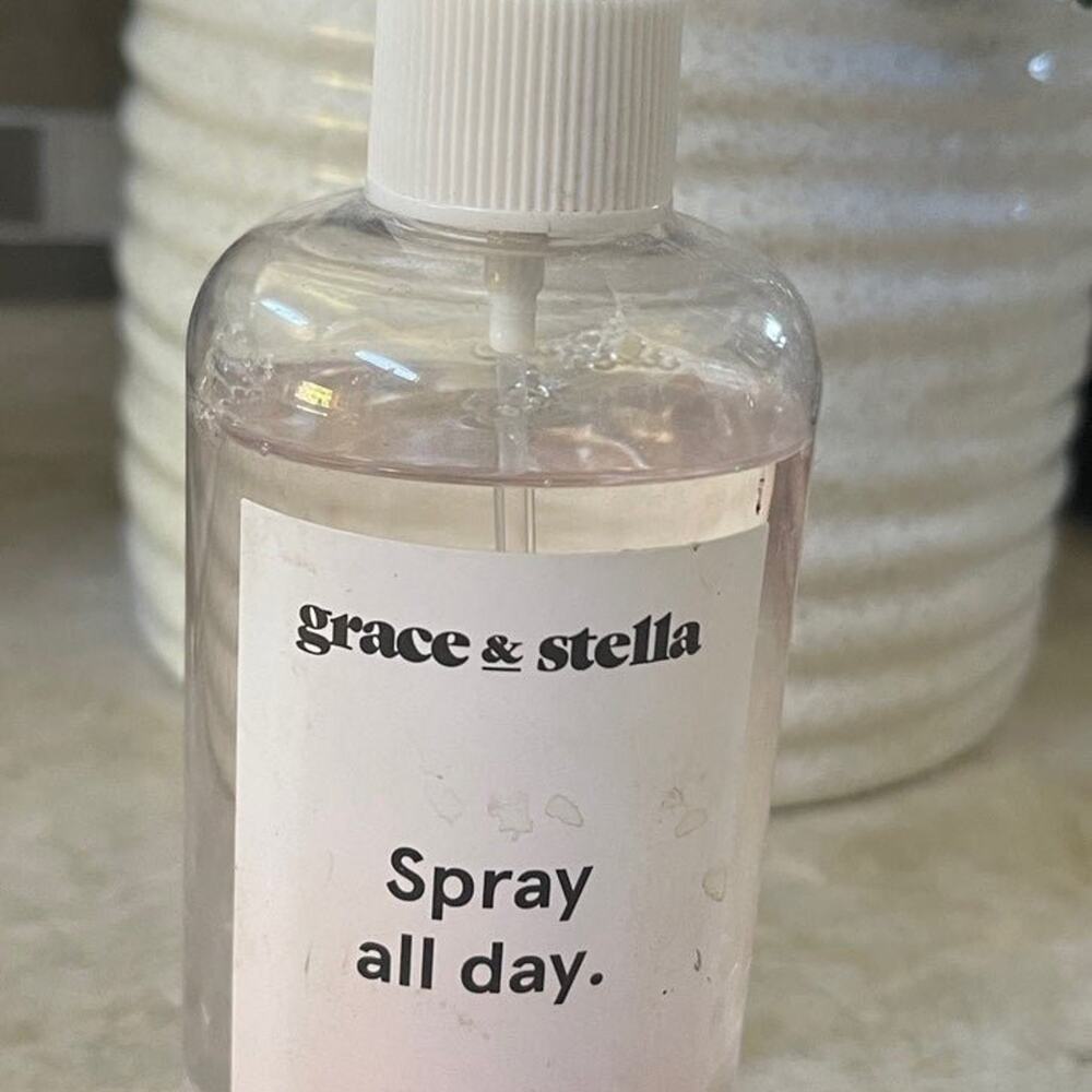 grace & stella spray all day rose spray 90-% full